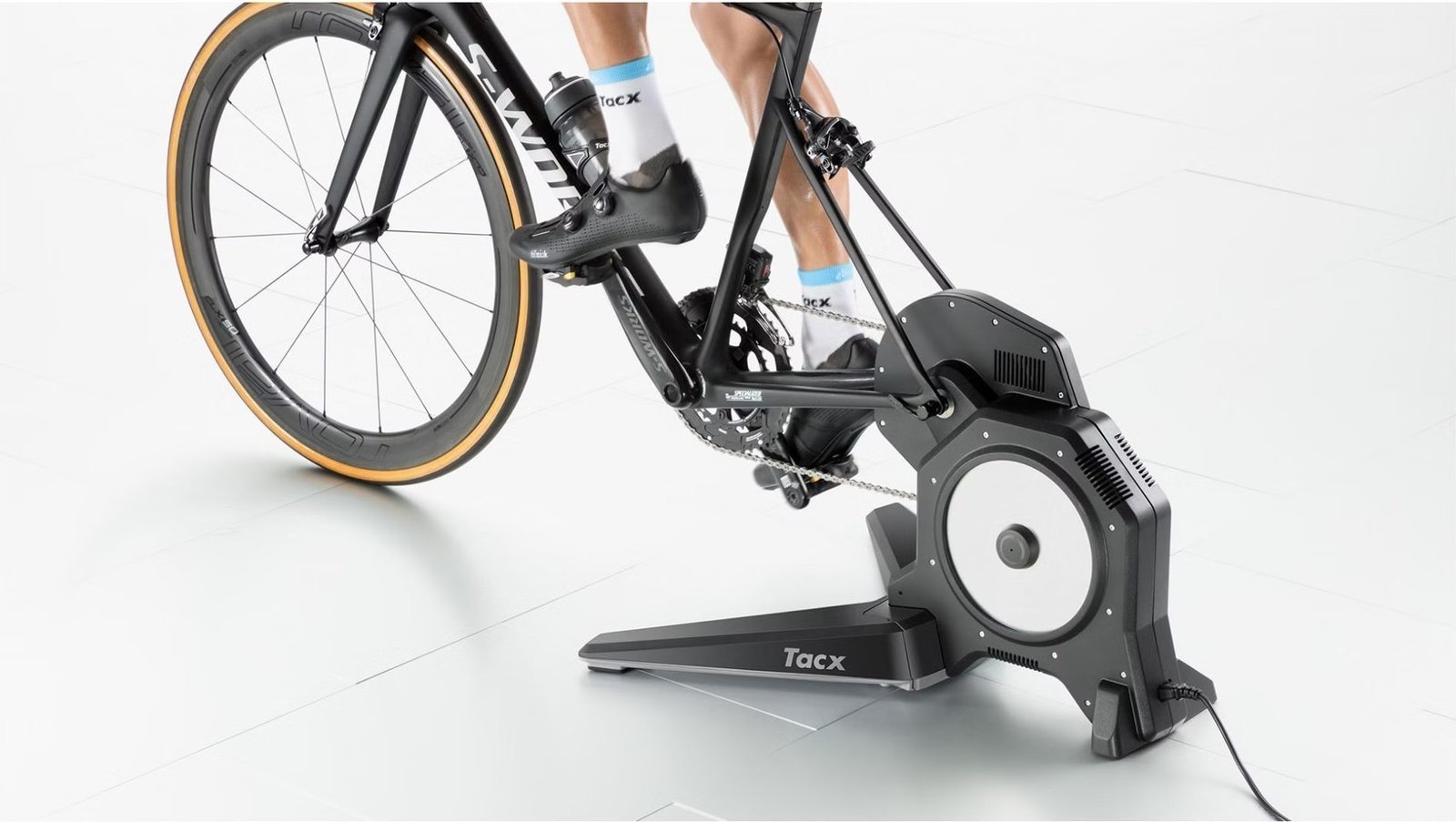 Home-Trainer-Tacx-Flux-S-Smart-T2900S-4_28_11zon.jpeg