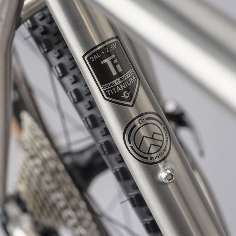 Velo-gravel-Genesis-Croix-de-Fer-Titane-3.jpg